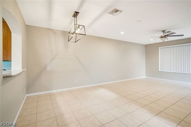Welcome to The Colonnade at The Forum! This beautiful two-story - photo 5