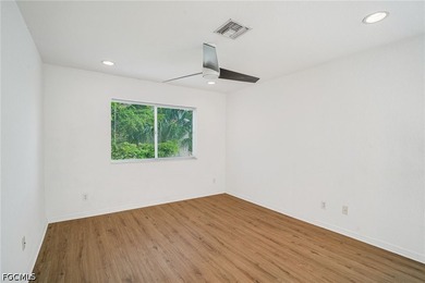 Welcome to The Colonnade at The Forum! This beautiful two-story - photo 10