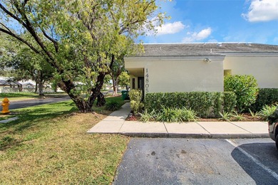 (private lake, pond, creek) Townhome/Townhouse Sale Pending in Miami Florida