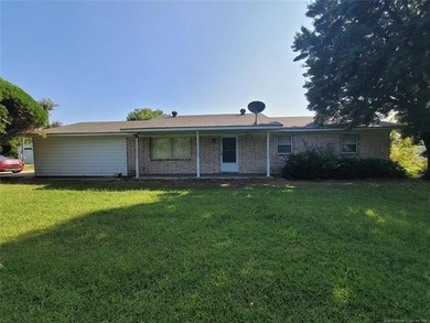 WATERFRONT OASIS ON 2.7 ACRES WITH STUNNING LAKE EUFAULA VIEWS! - photo 4