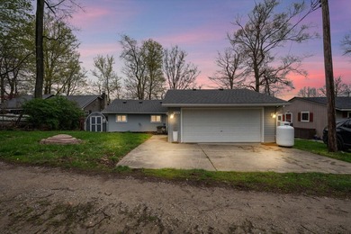 Little Long Lake - Hillsdale County Home For Sale in Montgomery Michigan