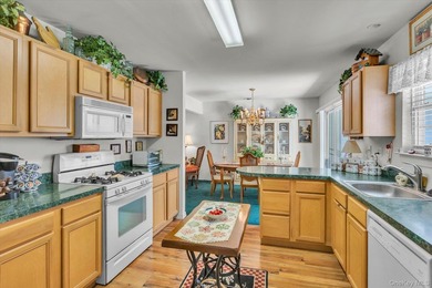 Sunken Pond Estates. 55+ Community in Riverhead. PLEASE NOTE: - photo 5