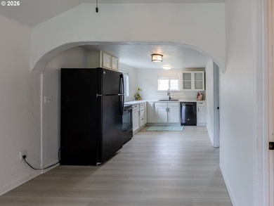 Escape to your own coastal sanctuary in this charming 2-bedroom - photo 7