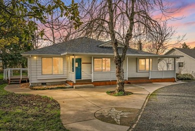 Lake Home For Sale in Phoenix, Oregon