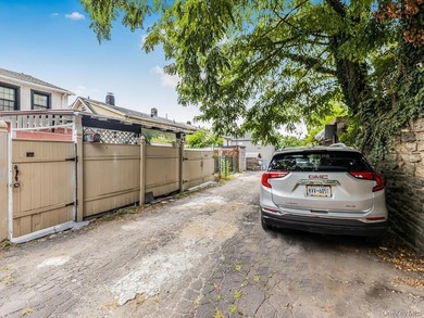 Welcome to 199 W 179th St in the Morris Heights section of The - photo 30
