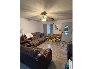 lWest Side Location! Well maintained 3BR, 1BA, 1 Half bath, 2 - photo 5