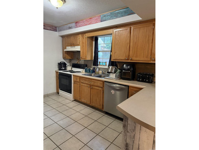lWest Side Location! Well maintained 3BR, 1BA, 1 Half bath, 2 - photo 8