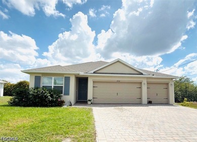 Price improvement!!! Beautifully maintained 4-bedroom - photo 1