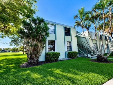 FIRST FLOOR- NO STAIRS, CORNER UNIT in desirable Palm Springs!! - photo 3