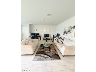Price improvement!!! Beautifully maintained 4-bedroom - photo 4