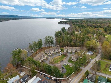 Lakeside views! 3,000 sq/ft of comfortable living space with 2 - photo 1