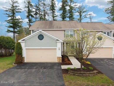 Lakeside views! 3,000 sq/ft of comfortable living space with 2 - photo 4