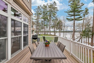 Lakeside views! 3,000 sq/ft of comfortable living space with 2 - photo 6