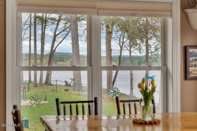 Lakeside views! 3,000 sq/ft of comfortable living space with 2 - photo 10