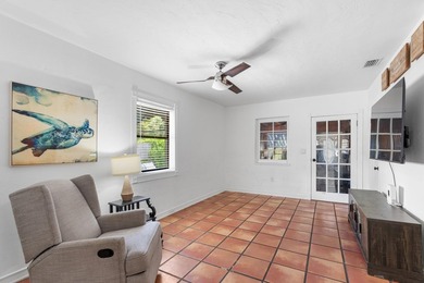 Charming 3 bedroom, 2 bath main house with an attached 1 - photo 11