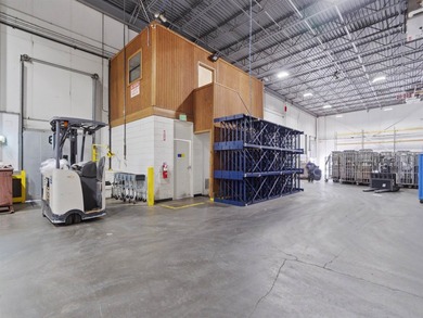 8.27 Acre Property - 101,943 SF Distribution Warehouse. Yard - photo 12