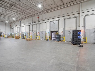 8.27 Acre Property - 101,943 SF Distribution Warehouse. Yard - photo 14