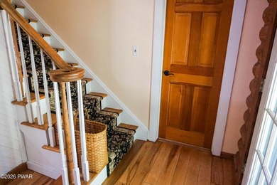 LARGE LOG HOME NESTLED IN A HIGHLY DESIRABLE COMMUNITY JUST - photo 15