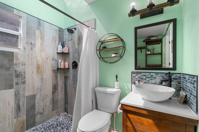 Charming 3 bedroom, 2 bath main house with an attached 1 - photo 15