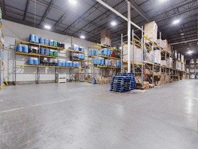 8.27 Acre Property - 101,943 SF Distribution Warehouse. Yard - photo 17