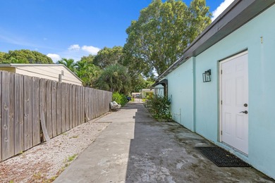 Charming 3 bedroom, 2 bath main house with an attached 1 - photo 17