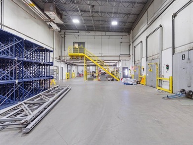 8.27 Acre Property - 101,943 SF Distribution Warehouse. Yard - photo 18
