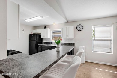 Welcome to this charming 4-bedroom, 2-bathroom home offering - photo 19