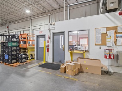8.27 Acre Property - 101,943 SF Distribution Warehouse. Yard - photo 21
