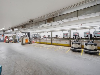 8.27 Acre Property - 101,943 SF Distribution Warehouse. Yard - photo 22