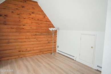 LARGE LOG HOME NESTLED IN A HIGHLY DESIRABLE COMMUNITY JUST - photo 25