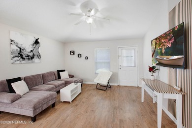 Welcome to this charming 4-bedroom, 2-bathroom home offering - photo 26