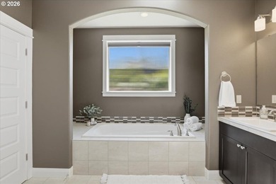 Beautifully appointed Pacific Lifestyle home featuring 3 - photo 26