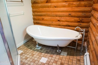 LARGE LOG HOME NESTLED IN A HIGHLY DESIRABLE COMMUNITY JUST - photo 28