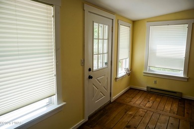 LARGE LOG HOME NESTLED IN A HIGHLY DESIRABLE COMMUNITY JUST - photo 32