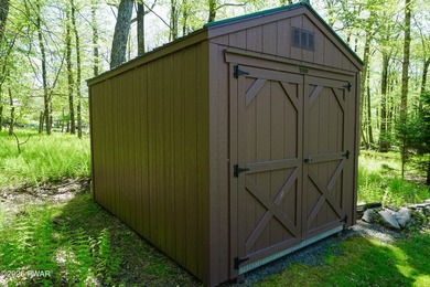 LARGE LOG HOME NESTLED IN A HIGHLY DESIRABLE COMMUNITY JUST - photo 42