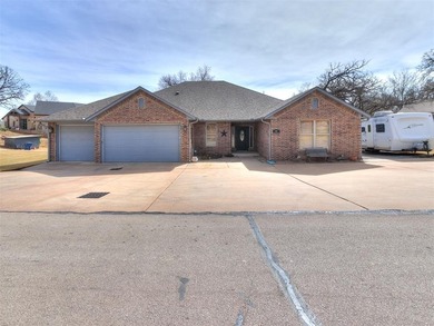 Lakefront living with private boat dock, lift, three car garage - photo 4