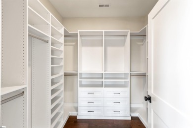 The Woodland Oak is a beautiful 3 story retreat tucked away in