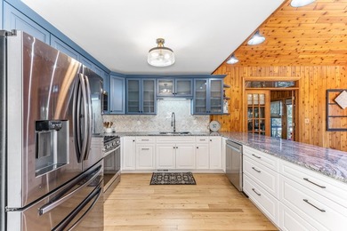 Exquisitely renovated, south-facing chalet-style lakefront - photo 9