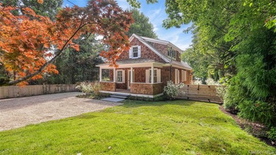 Enchanting Modern Beach House This enchanting 1930s cottage has - photo 3