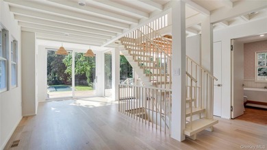 Enchanting Modern Beach House This enchanting 1930s cottage has - photo 7