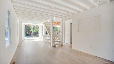 Enchanting Modern Beach House This enchanting 1930s cottage has - photo 8