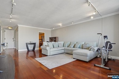 Stunning 1-Bedroom Co-op with Hudson River & GWB Views Welcome