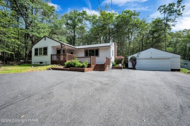 Lake Home For Sale in Pocono Summit, Pennsylvania