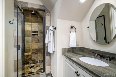 Serene, private, and designed to capture the beauty of Lake - photo 40