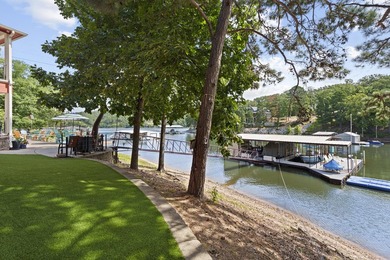 LUXURY WATERFRONT ESTATE Gated Entry, Custom Built Main + Guest - photo 45
