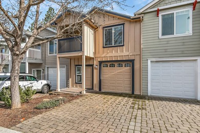 Lake Townhome/Townhouse For Sale in Jacksonville, Oregon