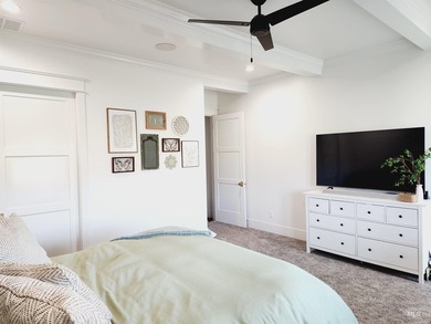 Experience 5 acres of space and a custom-built residence - photo 11