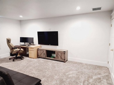 Experience 5 acres of space and a custom-built residence - photo 16