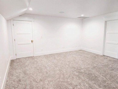 Experience 5 acres of space and a custom-built residence - photo 18