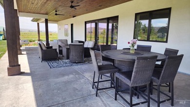 Experience 5 acres of space and a custom-built residence - photo 25